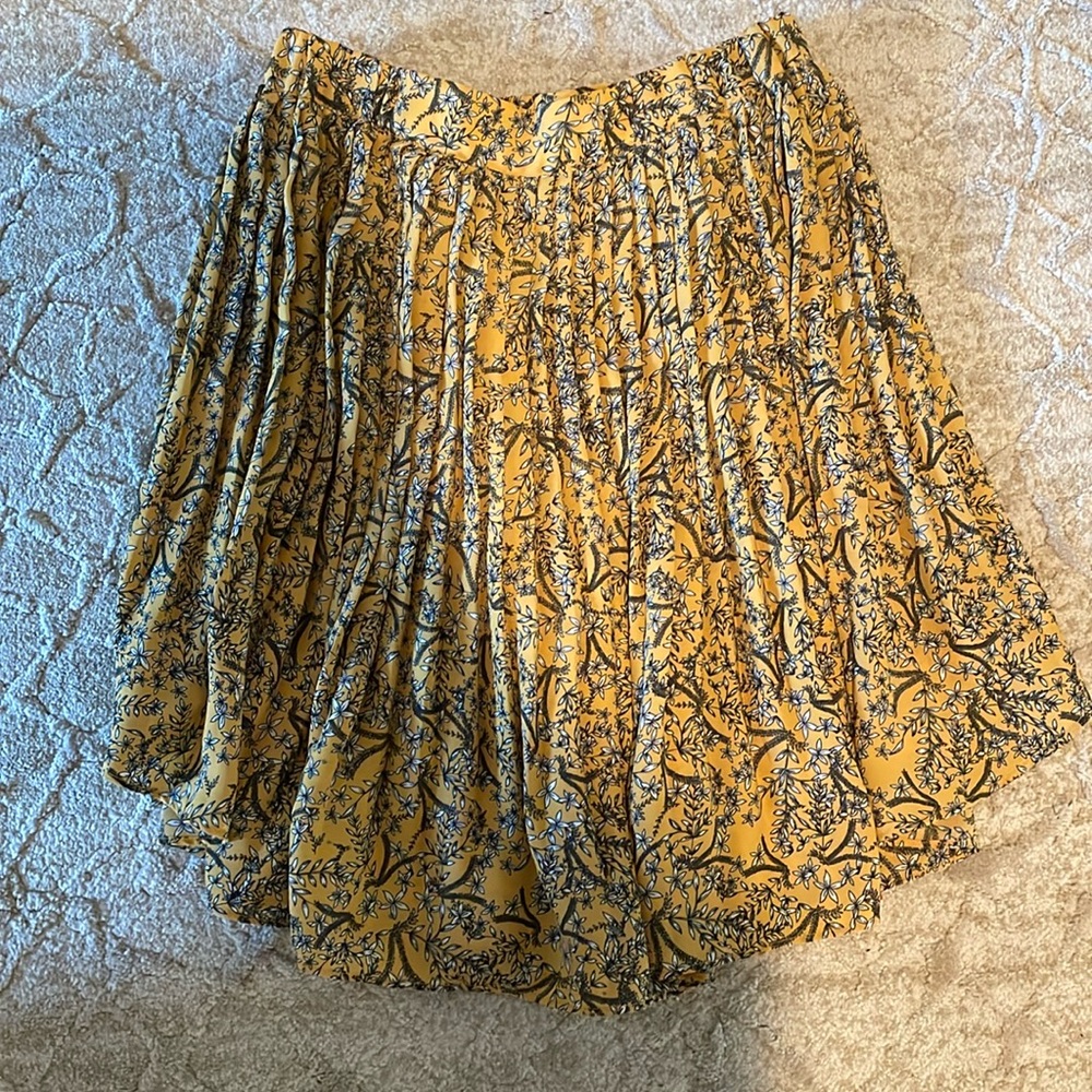 H&M pleated skirt